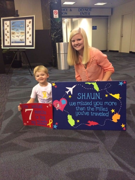 kids travel sign for military homecoming