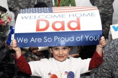 welcome home dad we are proud of you sign