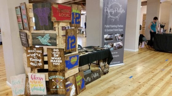 pretty pallet retractable banner